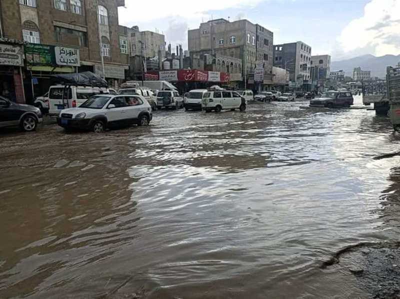 في عهد المليشيا.. شوارع إب ومدنها الثانوية تتحول إلى مستنقعات للمياه والصرف الصحي