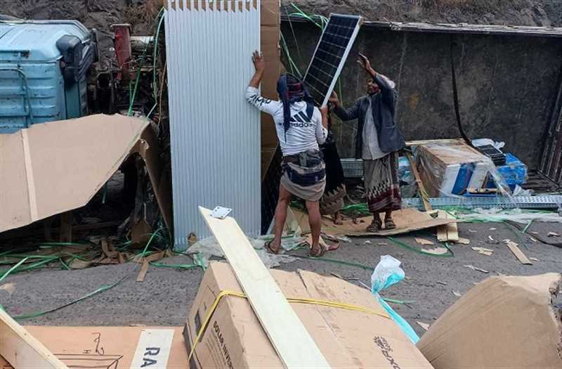 إب..انقلاب شاحنة في شبان نتيجة "الحفريات"
