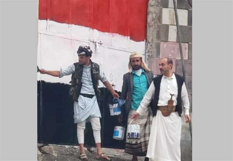 احتفالا بذكرى 26 سبتمبر.. أبناء إب يواصلون حملة طلاء الجدران بالعلم الجمهوري