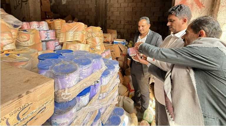 مليشيا الحوثي تستغل حملات التفتيش لفرض جبايات على تجار وباعة مدينة إب