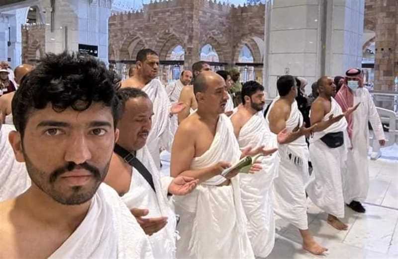 تسييس الحج.. قيادات حوثية تردد هتافات طائفية وتؤدي قسم الولاء لزعيمها وسط الحرم المكي