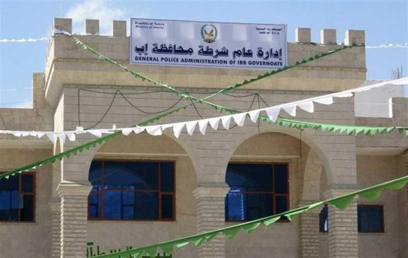إب.. أوامر حوثية بتجريد جنود وضباط أمن غير موالين لها سابقين من أسلحتهم