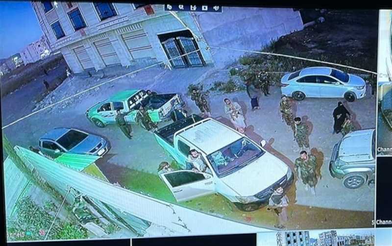 المليشيا تأكل عيالها.. الحوثيون يقتحمون منزل أحد قادتها وتختطفه إلى جهة مجهولة