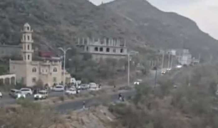 مليشيا الحوثي تواصل حملة السيطرة على منابر الخطابة في مساجد المخادر شمالي إب