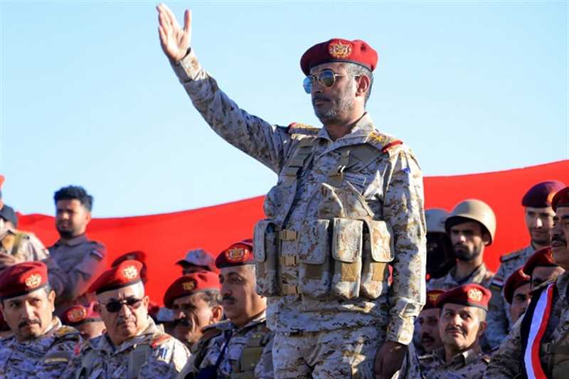 الفريق  بن عزيز: السلام لن يتحقق في اليمن إلاً بكسر مليشيا الحوثي الإرهابية