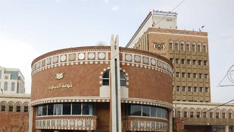 صحيفة لندنية..مليشيا الحوثي تمنع موظفي البنوك الخاصة من مغادرة صنعاء