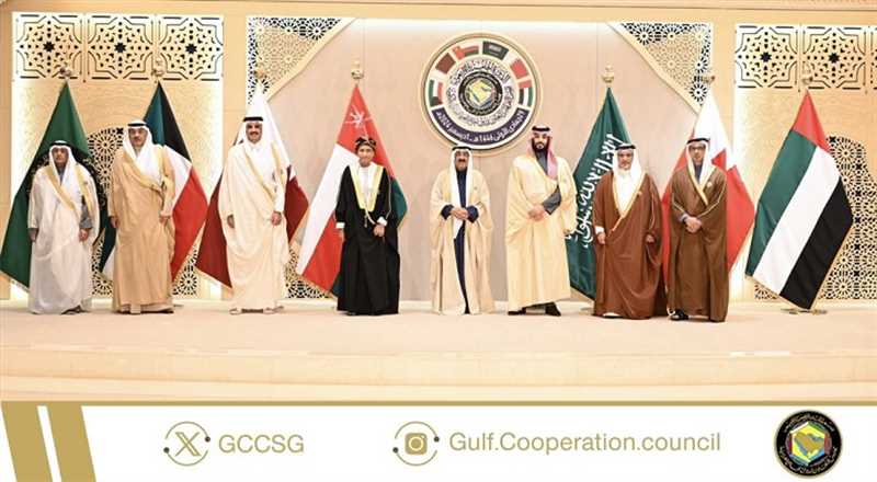 الكويت.. القمة الخليجية تؤكد دعمها لحل سياسي شامل باليمن وتدين تهريب الخبراء والأسلحة إلى الحوثيين