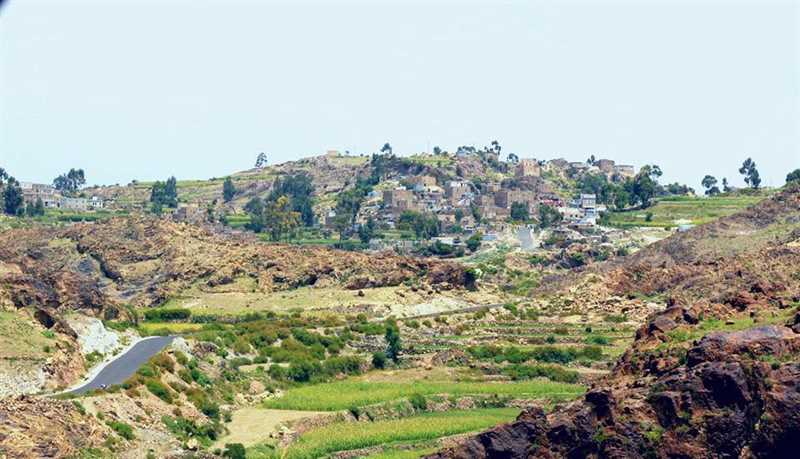 إب..مليشيا الحوثي تختطف خطيباً رفض اعتلاء عنصر حوثي منبر الجمعة في النادرة