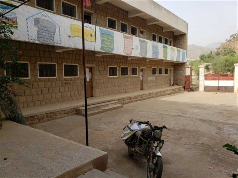 حجة..مليشيا الحوثي تستبعد رموز وأعياد وطنية من أسماء مدارس حكومية
