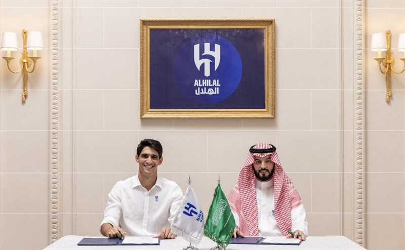 رسميًا.. الهلال السعودي يعلن تعاقده مع المغربي ياسين بونو