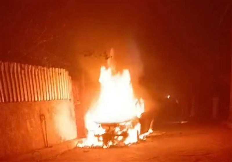 إحراق سيارة مواطن في مركز محافظة إب