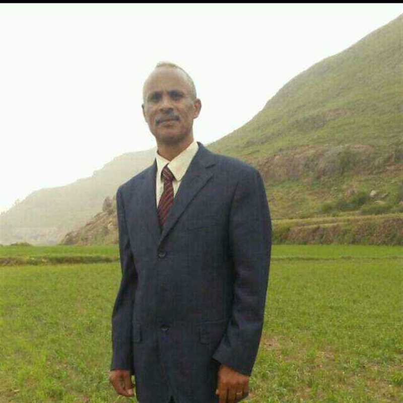 تعرض مدير مدرسة لاعتداء من قبل مسلح جنوبي إب
