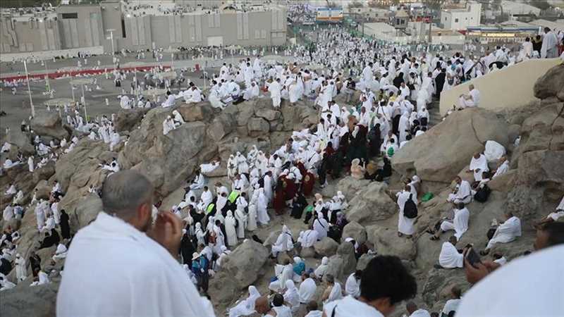 الحجاج يواصلون التوافد على منى لقضاء "يوم التروية" أول مناسك الحج