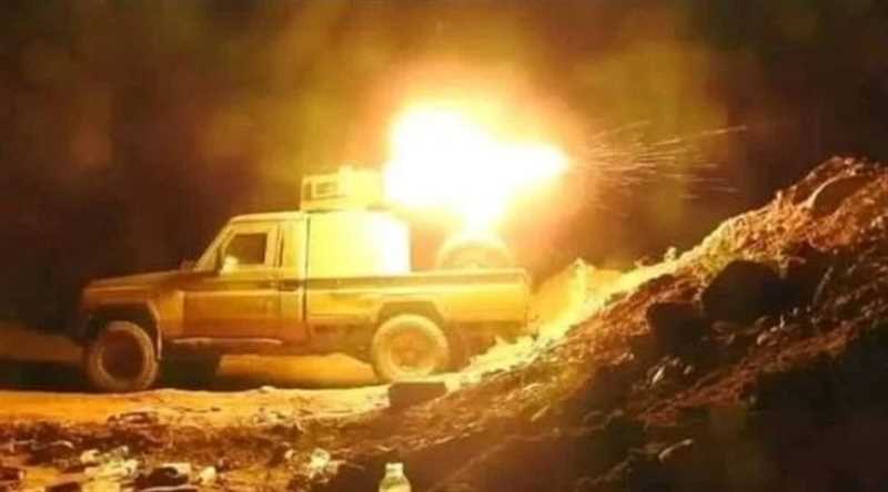 إعلام عسكري: اندلاع معارك عنيفة بين القوات الحكومية ومليشيا الحوثي في جبهة حيس