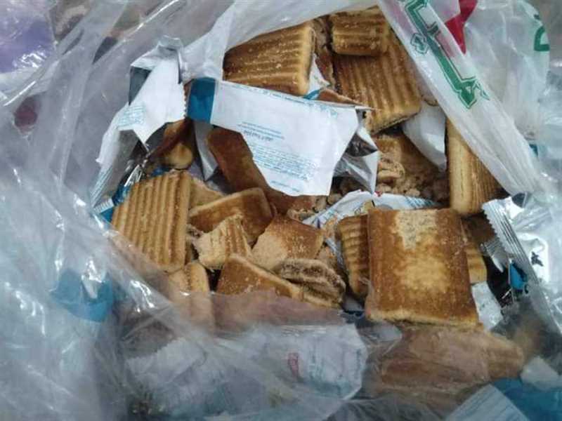 إب.. منظمات أممية توزع تغذية فاسدة لطلاب المدارس بتواطؤ حوثي
