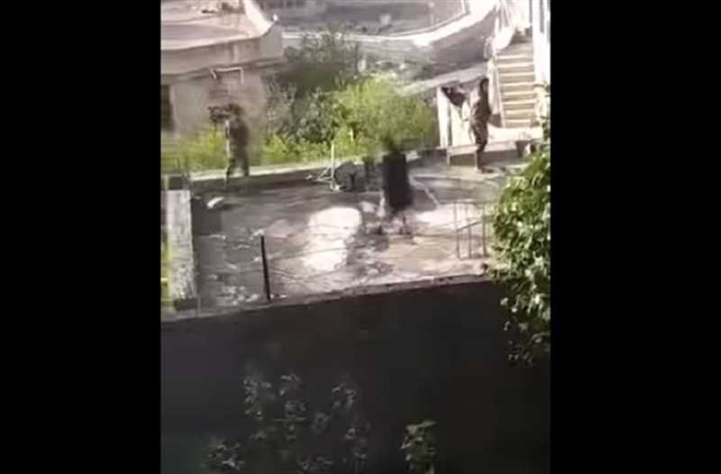 على خلفية طمس شعاراتها..مليشيا الحوثي تقتحم منزل شيخ قبلي بإب وتعبث بمحتوياته