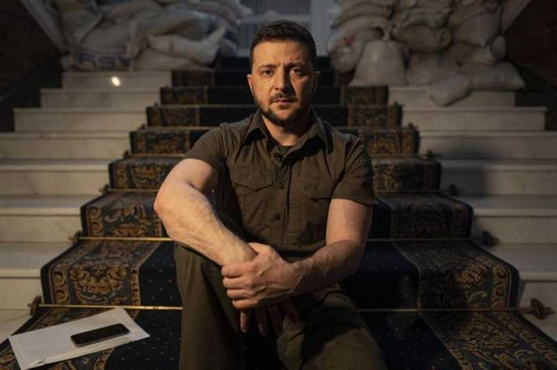 لا ضوء ولا نوم وهاتف أيفون.. كيف يبدو ملجأ زيلينسكي الحربي في أوكرانيا؟