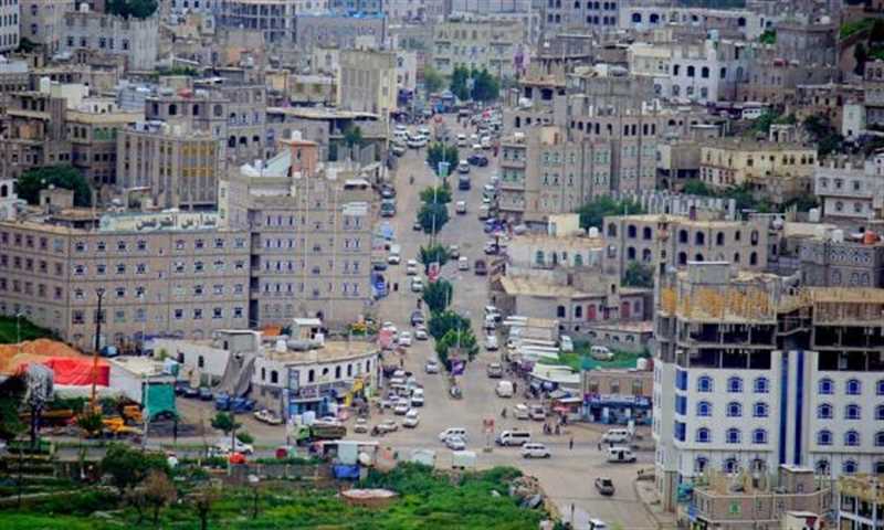 مجهولون يرمون بقنبلة يدوية أمام صيدلة بمدينة إب
