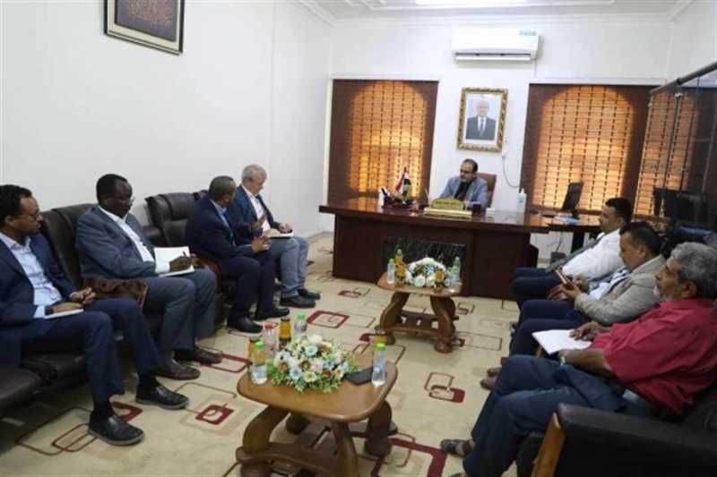 عدن.. وزير الصحة يبحث مع ممثل اليونيسيف التدخلات في القطاع الصحي