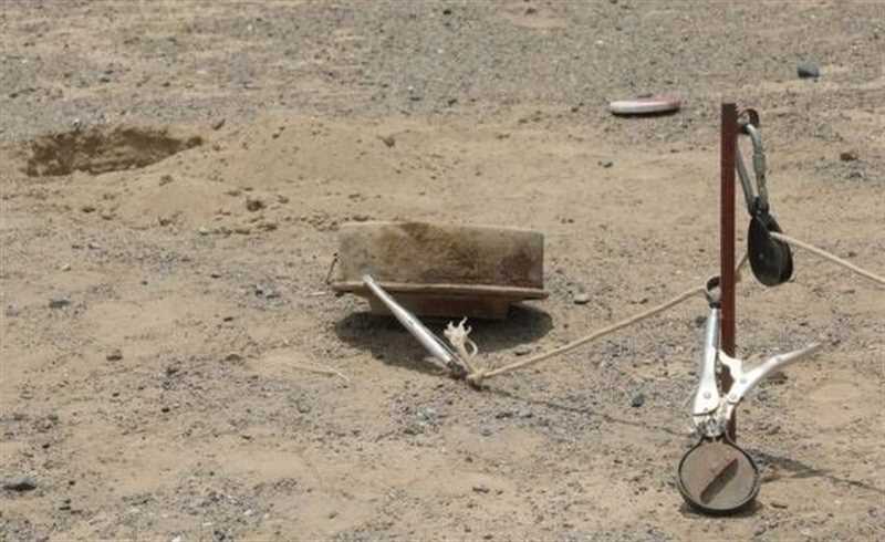الحديدة.. فريق مختص يكتشف حقل ألغام من مخلفات مليشيا الحوثي بالخوخة