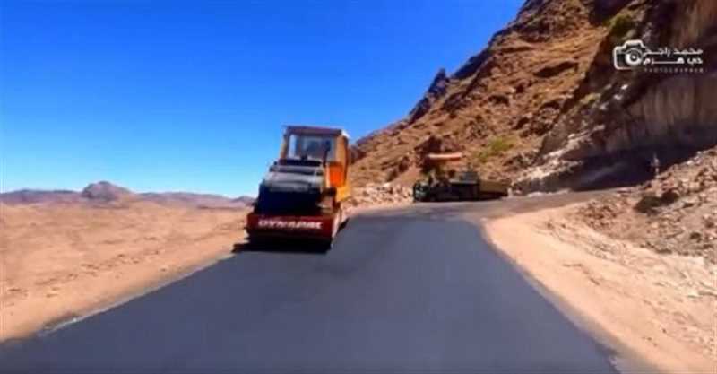 مبادرة مجتمعية تُصلح طريقاً يربط ثلاث مديريات شرق إب