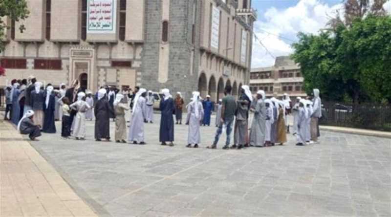 شبكة حقوقية: مليشيات الحوثي الإرهابية تجند المهاجرين الأفارقة في صفوفها