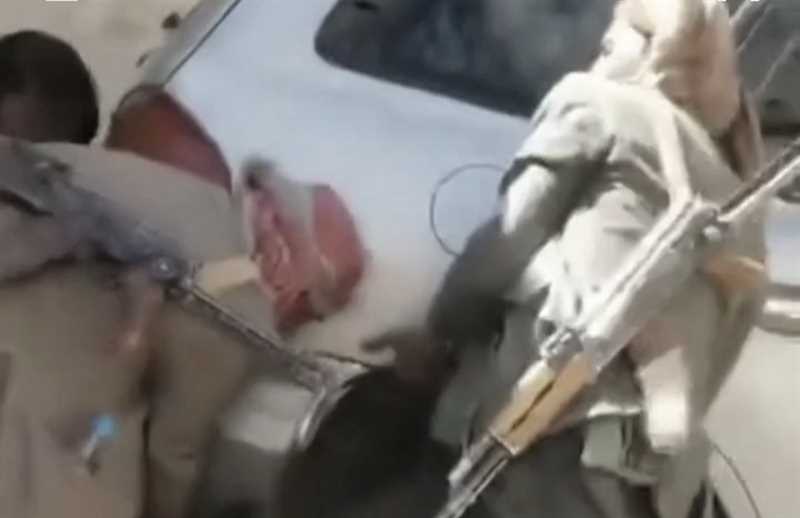 مسلحون حوثيون يقتحمون منزل مواطن في عمران