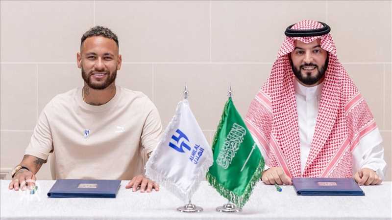 رسميا.. المهاجم البرازيلي نيمار دا سيلفا في الهلال السعودي