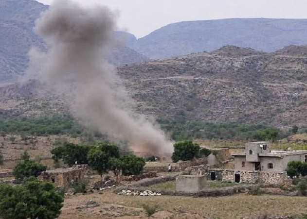 إصابة طفلة وفتاة بقصف حوثي في مقبنة غربي تعز