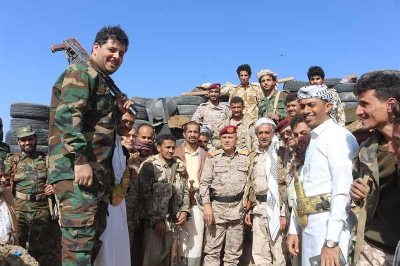 قيادة مقاومة إب يعايدون أبطال الجيش في جبها القتال بمأرب