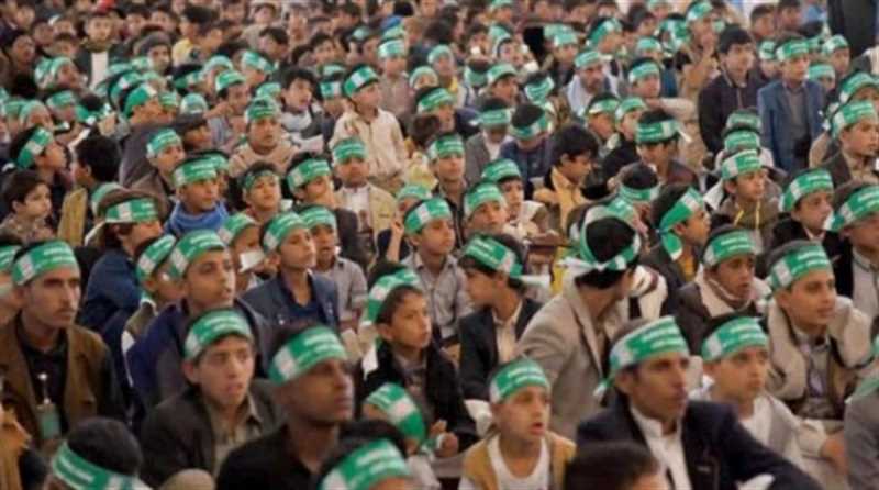 اغراءات المليشيا ورفض المجتمع.. مراكز الحوثي الصيفية جريمة الحاضر وألغام المستقبل