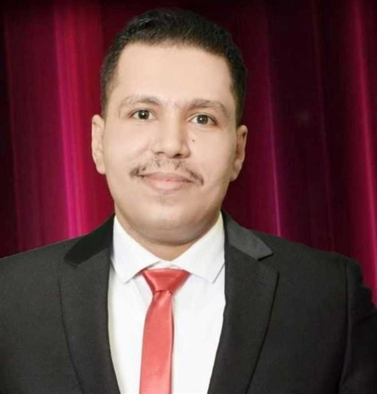 أمهات المختطفين تطالب بالإفراج عن الصحفي أحمد ماهر المعتقل في سجون الانتقالي